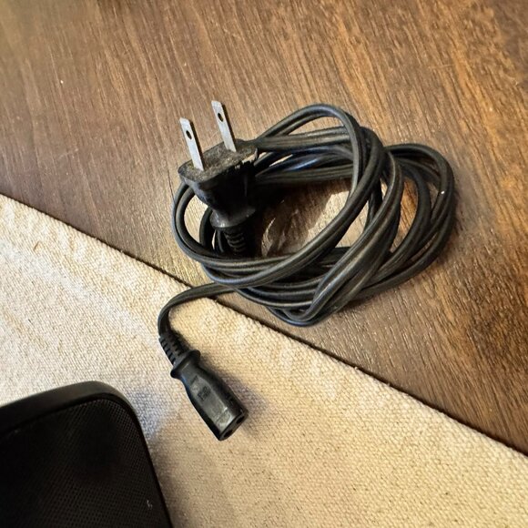 Sanyo CFS-205 Boombox-AM/FM Radio and Cassette Player - Picture 2 of 8